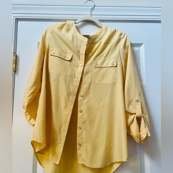 Chico's Tops - Chico's light yellow blouse size 1 like new condition!